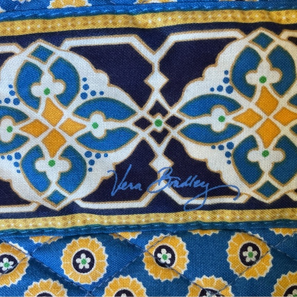 VERA BRADLEY Medium Cosmetic in Retired Pattern RIVIERA BLUE NWT - Picture 3 of 9